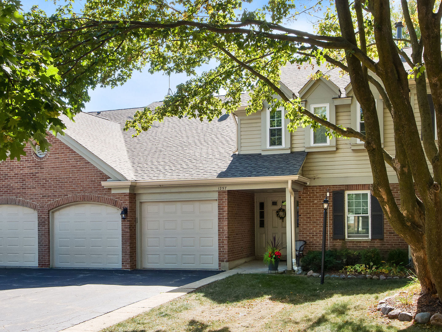 1257 Rosewood Court #D1, Schaumburg, IL 60193