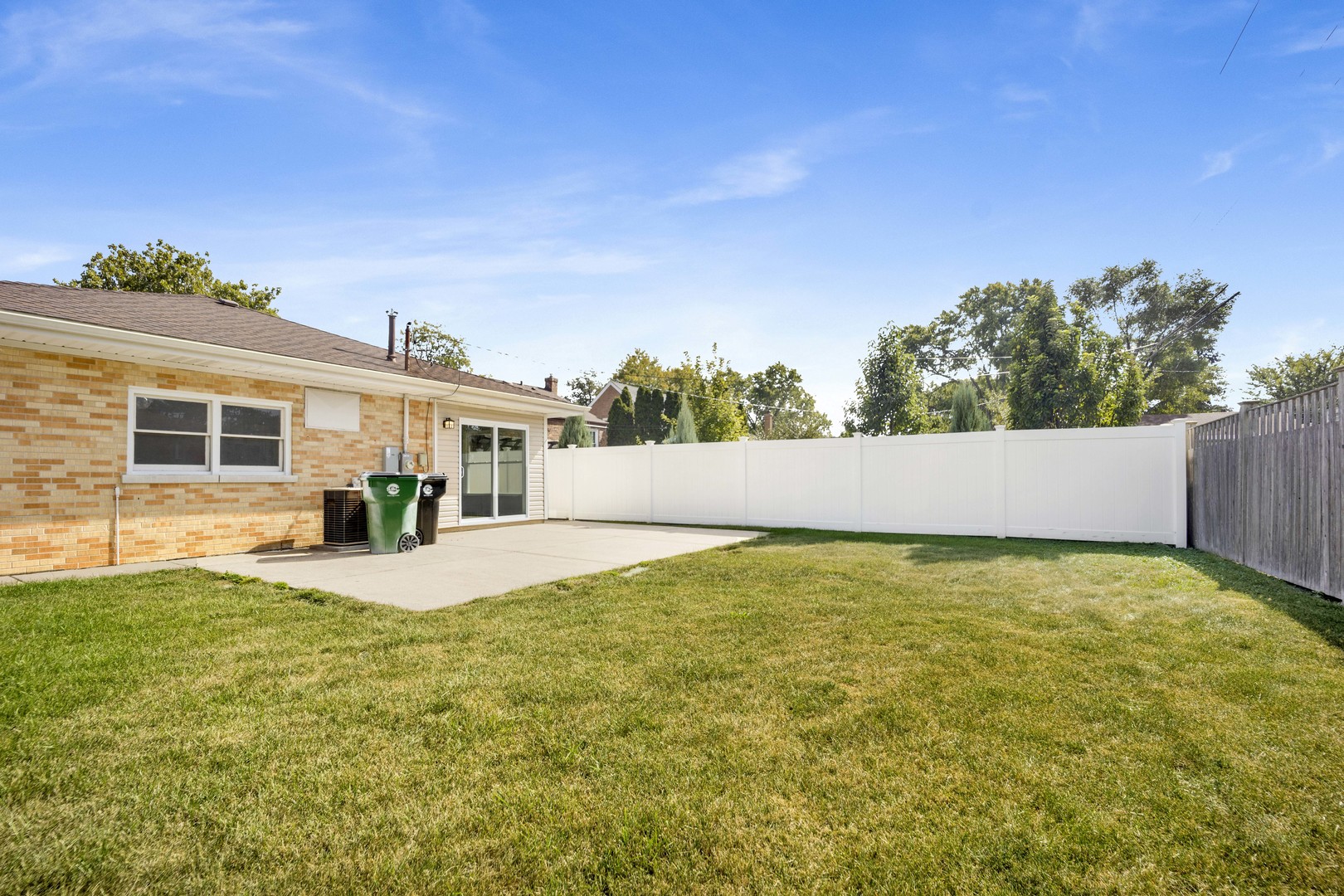 1900 Manchester Avenue, Westchester, IL 60154