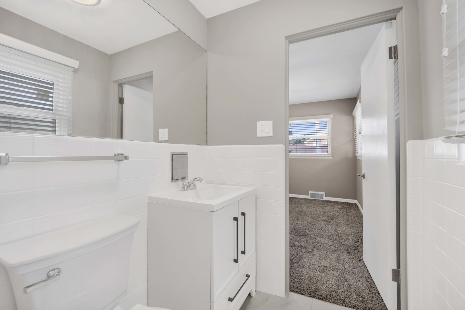 1900 Manchester Avenue, Westchester, IL 60154