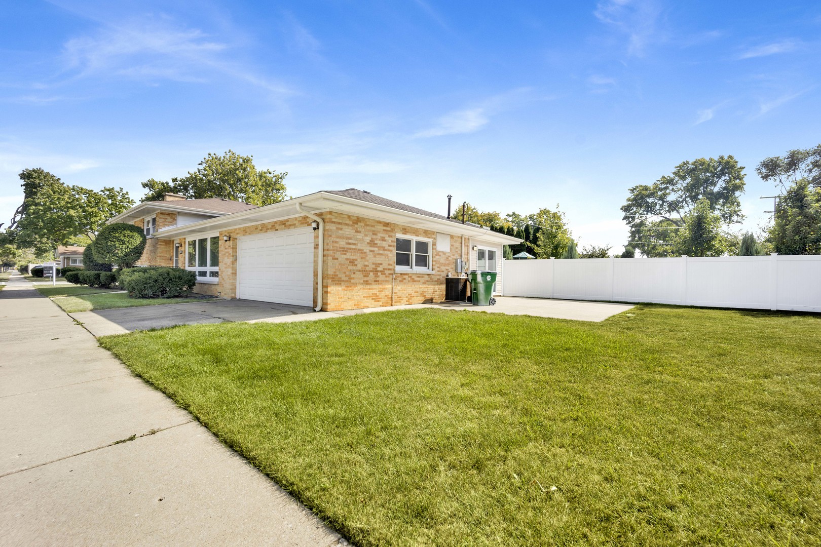 1900 Manchester Avenue, Westchester, IL 60154