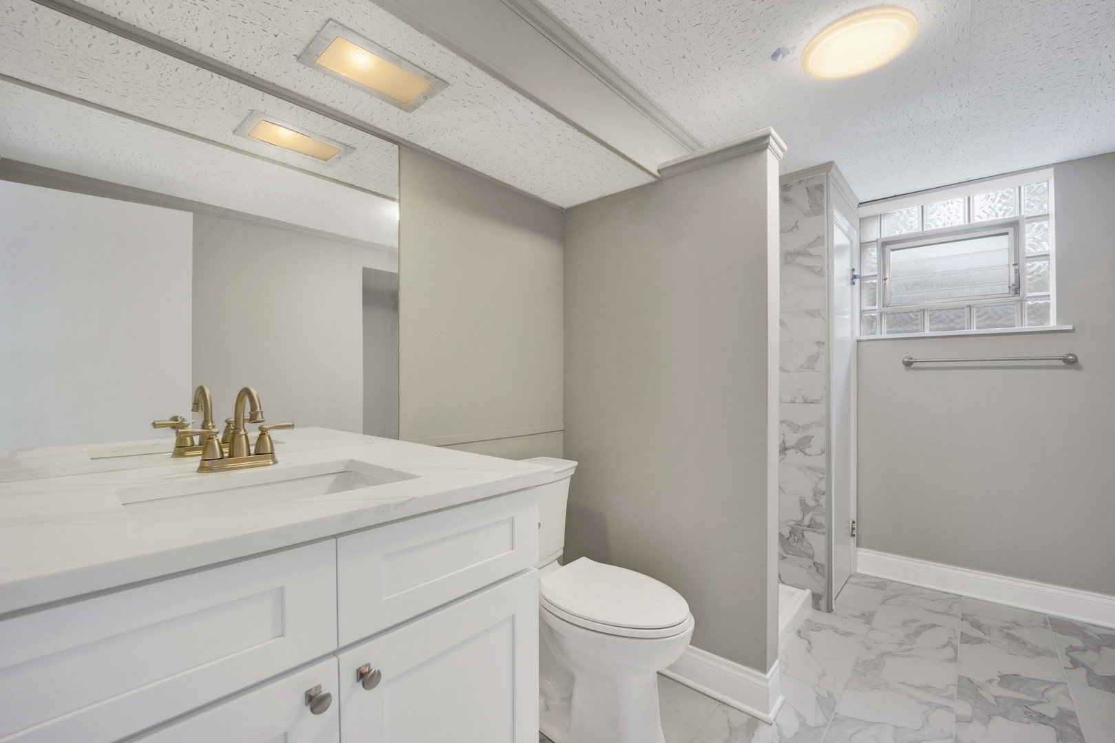 1900 Manchester Avenue, Westchester, IL 60154