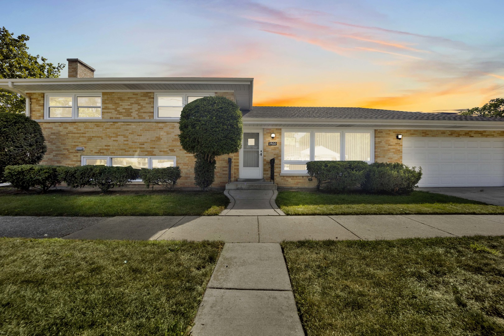 1900 Manchester Avenue, Westchester, IL 60154