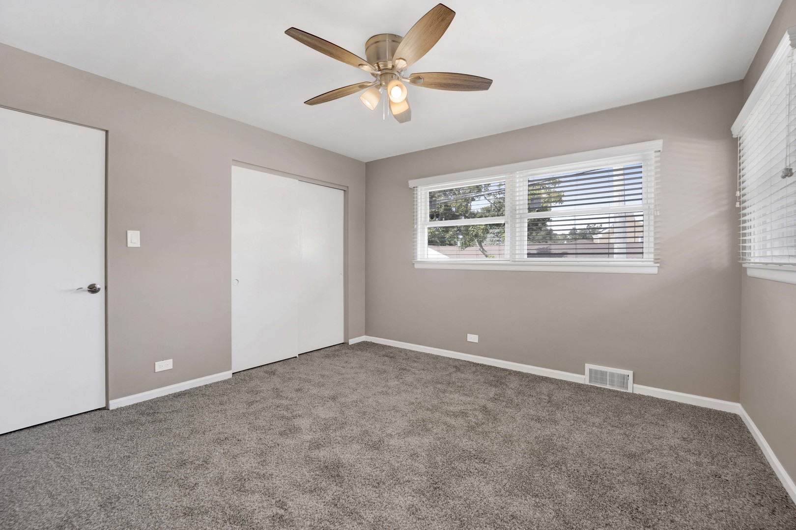 1900 Manchester Avenue, Westchester, IL 60154