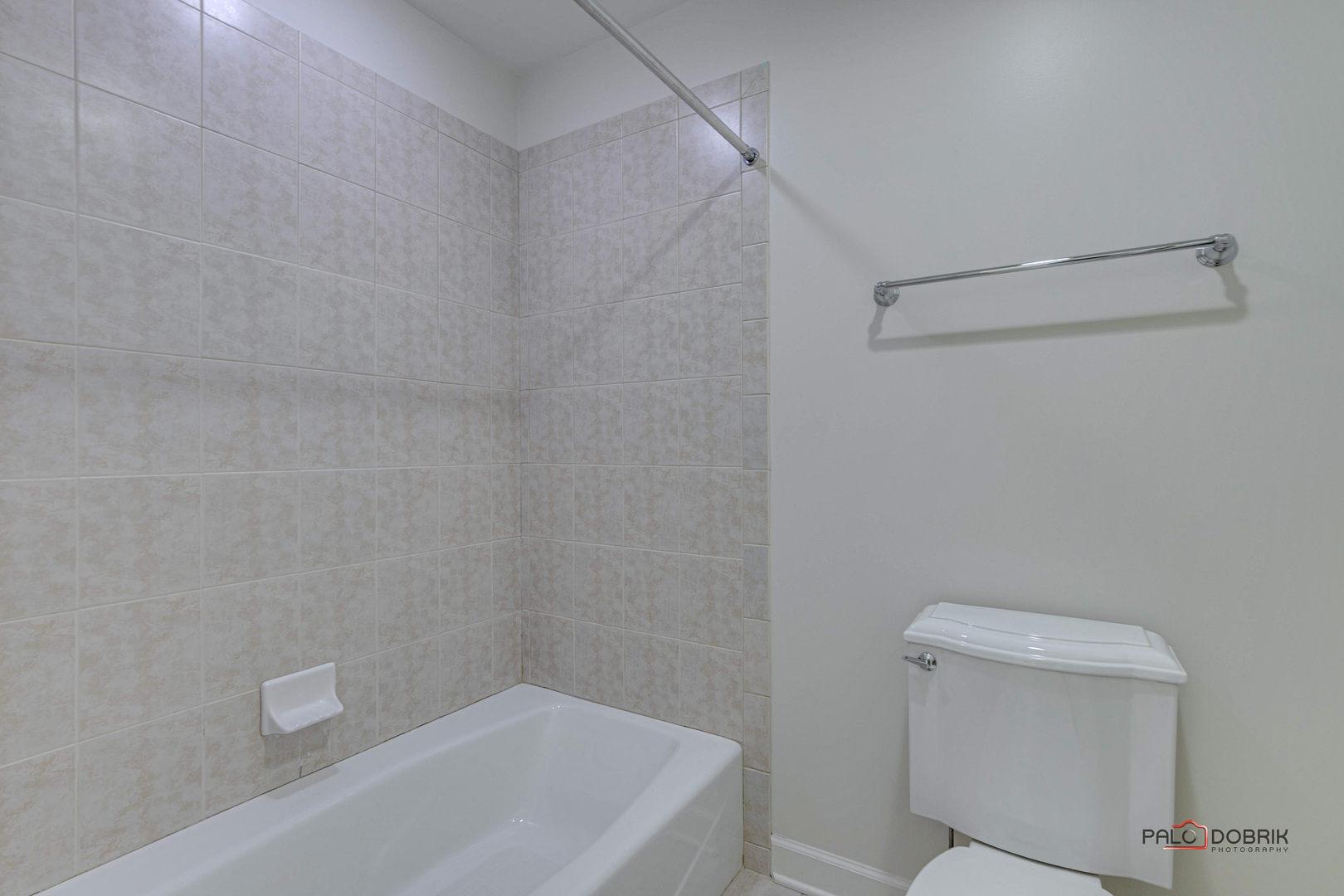 1918 Lynn Circle, Libertyville, IL 60048