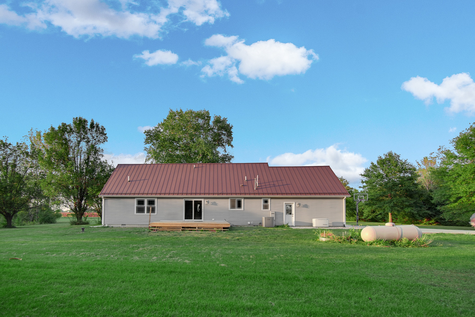 15598 E 3500N Road, Momence, IL 60954