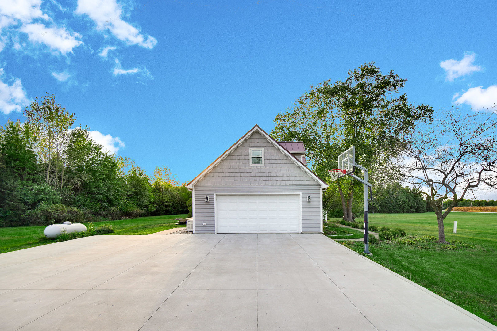 15598 E 3500N Road, Momence, IL 60954