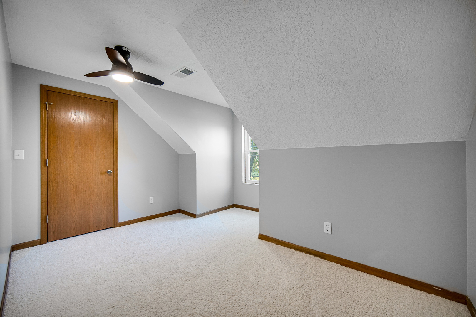 15598 E 3500N Road, Momence, IL 60954