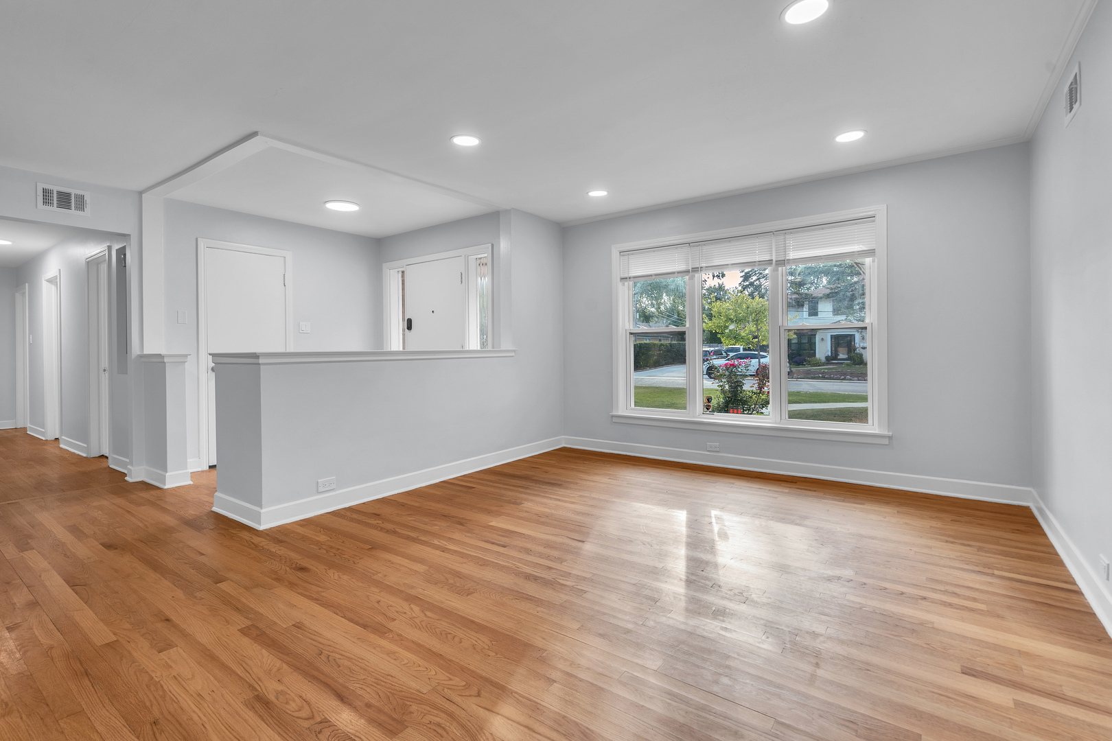 6811 N Kenneth Avenue, Lincolnwood, IL 60712