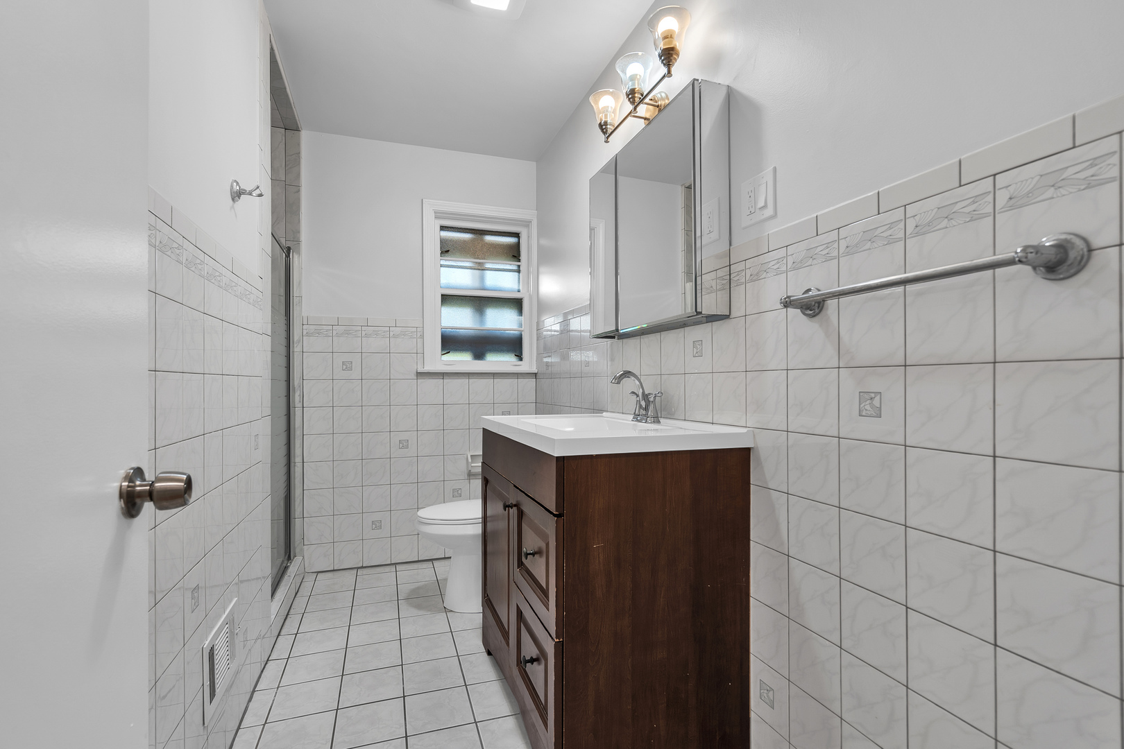 6811 N Kenneth Avenue, Lincolnwood, IL 60712