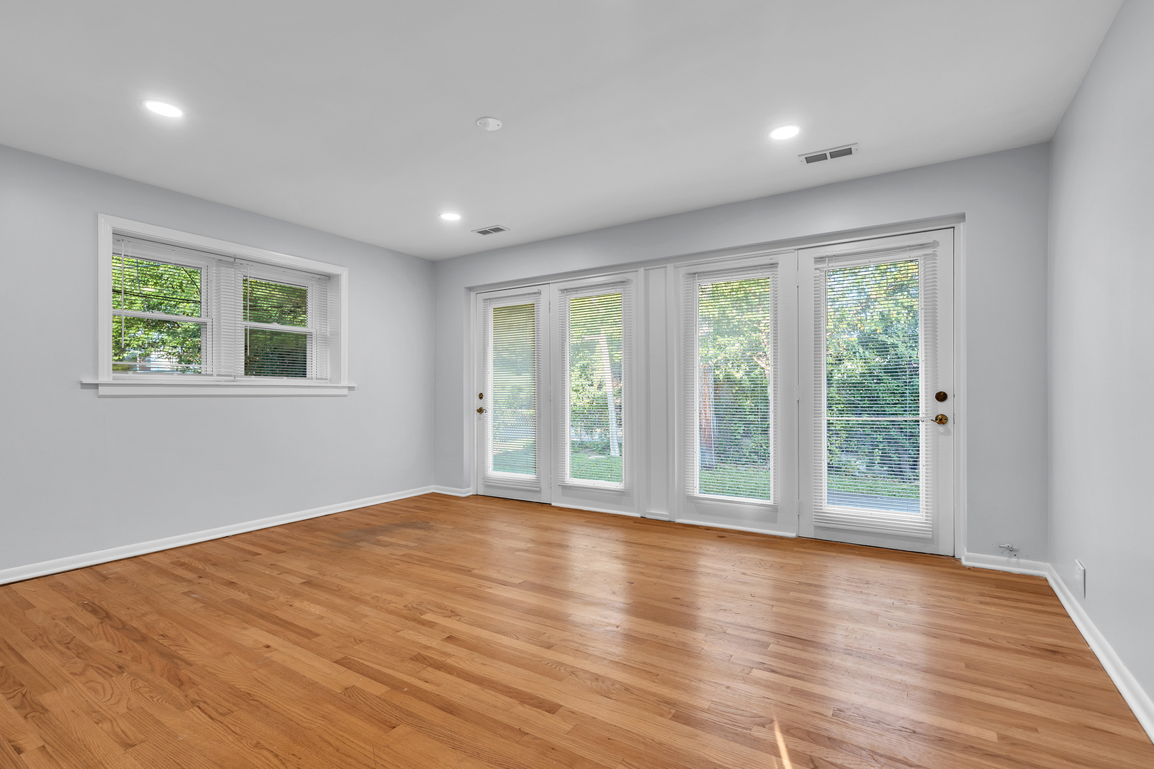 6811 N Kenneth Avenue, Lincolnwood, IL 60712