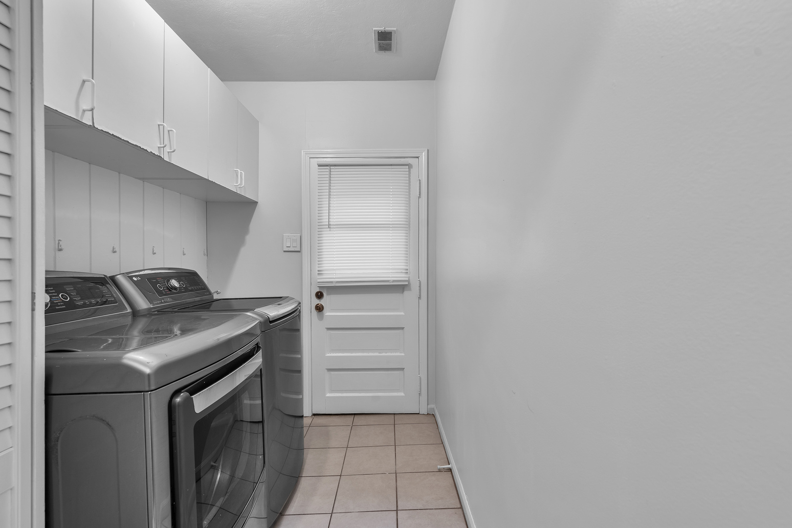 6811 N Kenneth Avenue, Lincolnwood, IL 60712