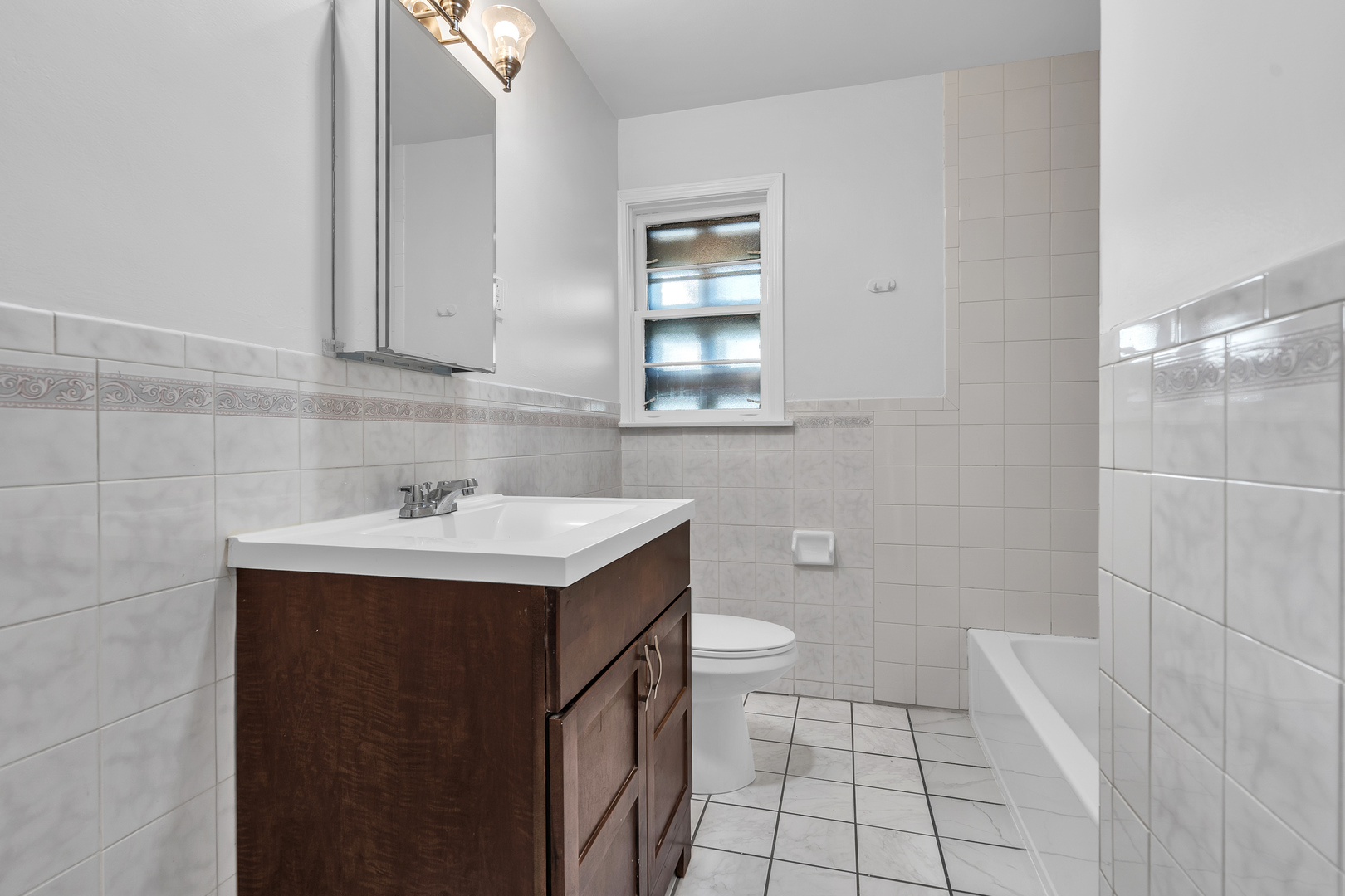 6811 N Kenneth Avenue, Lincolnwood, IL 60712