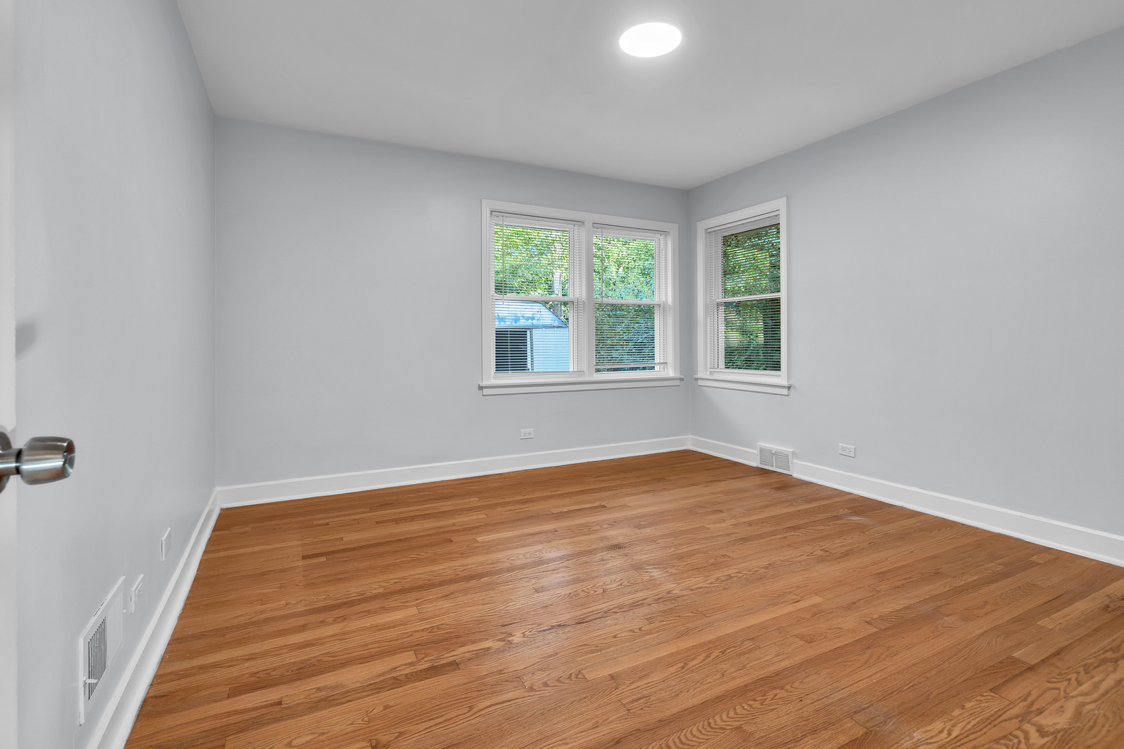 6811 N Kenneth Avenue, Lincolnwood, IL 60712