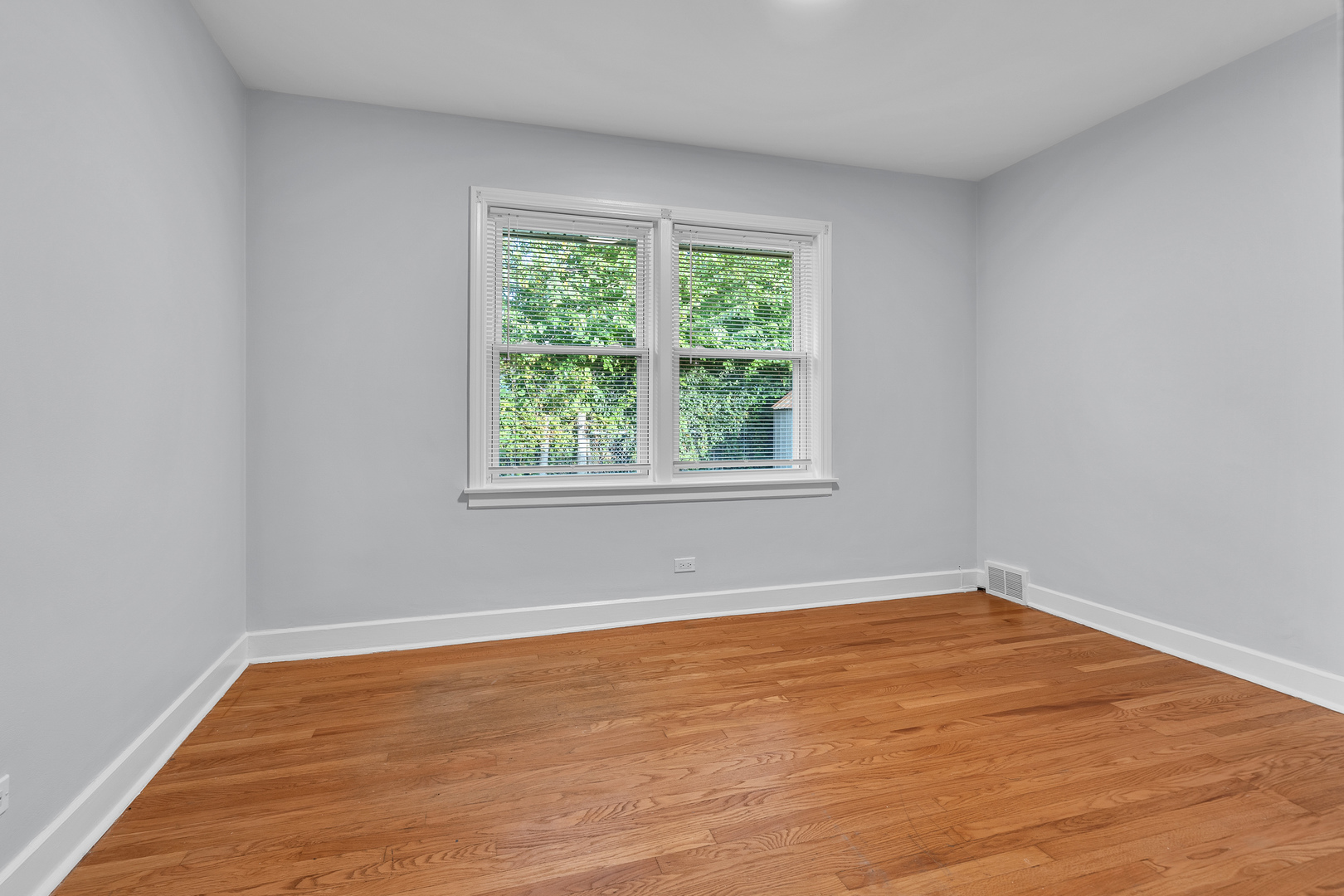 6811 N Kenneth Avenue, Lincolnwood, IL 60712