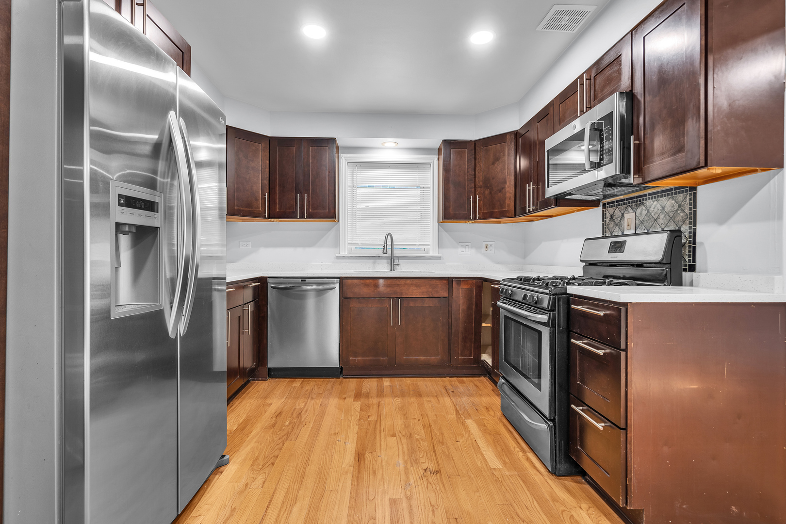 6811 N Kenneth Avenue, Lincolnwood, IL 60712