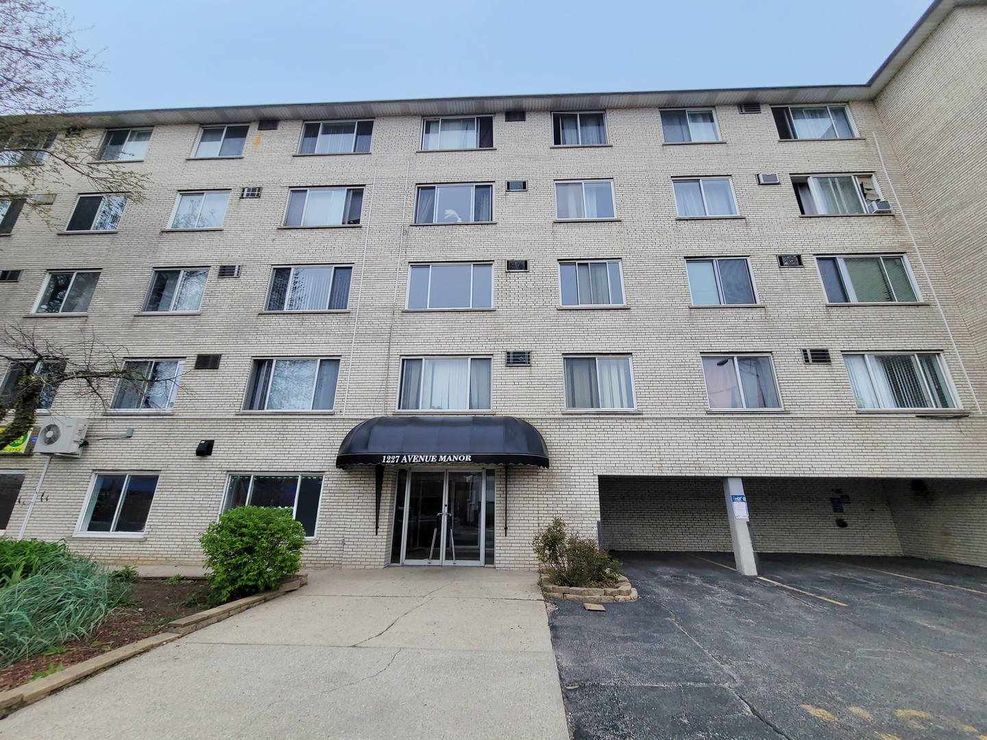 1227 S Harlem Avenue #208, Berwyn, IL 60402