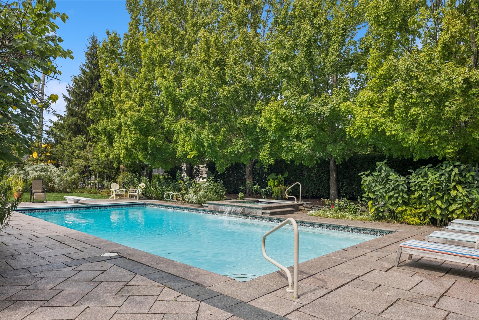 500 S KENILWORTH Avenue, Elmhurst, IL 60126