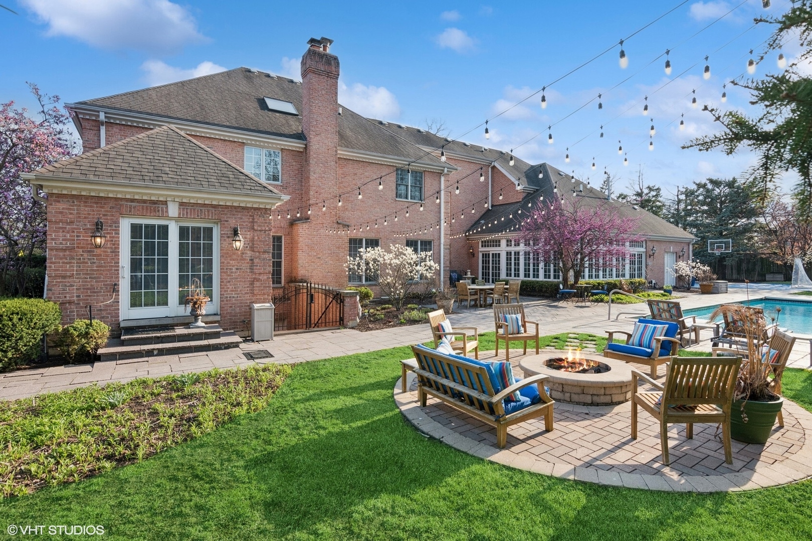 500 S KENILWORTH Avenue, Elmhurst, IL 60126