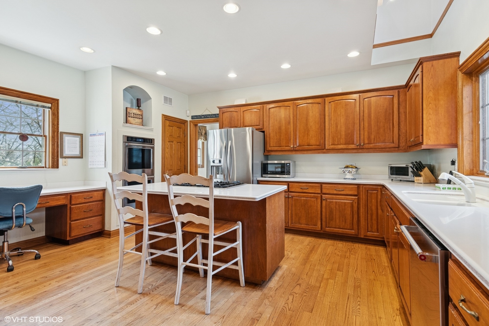 500 S KENILWORTH Avenue, Elmhurst, IL 60126