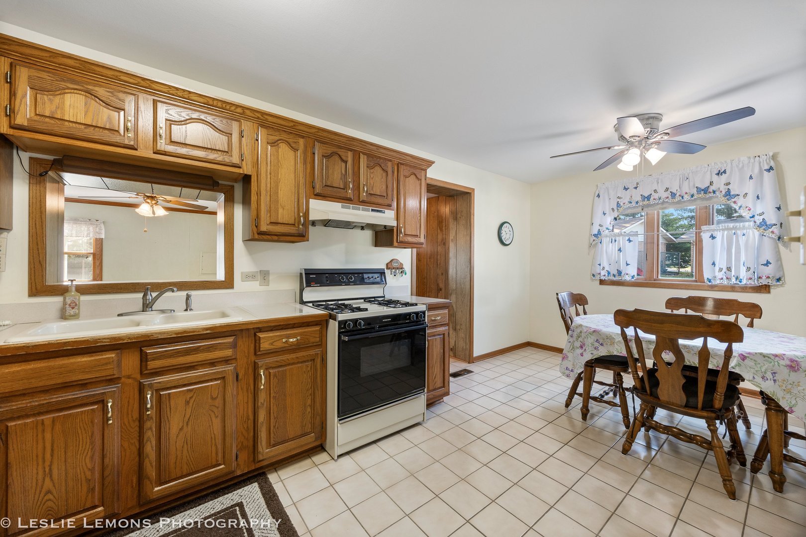 13231 E Playfield Drive, Crestwood, IL 60418