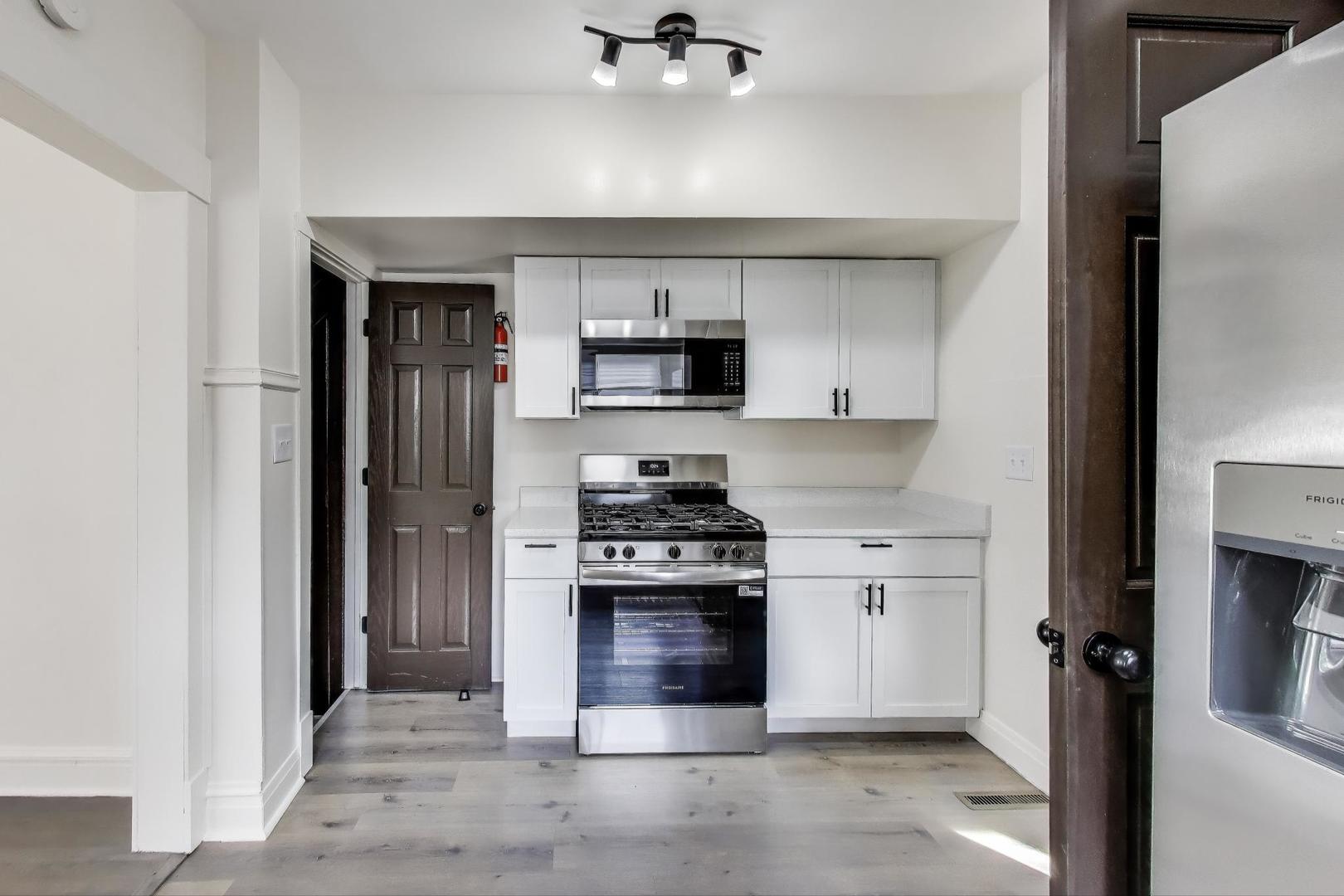 2007 S 9th Avenue, Maywood, IL 60153