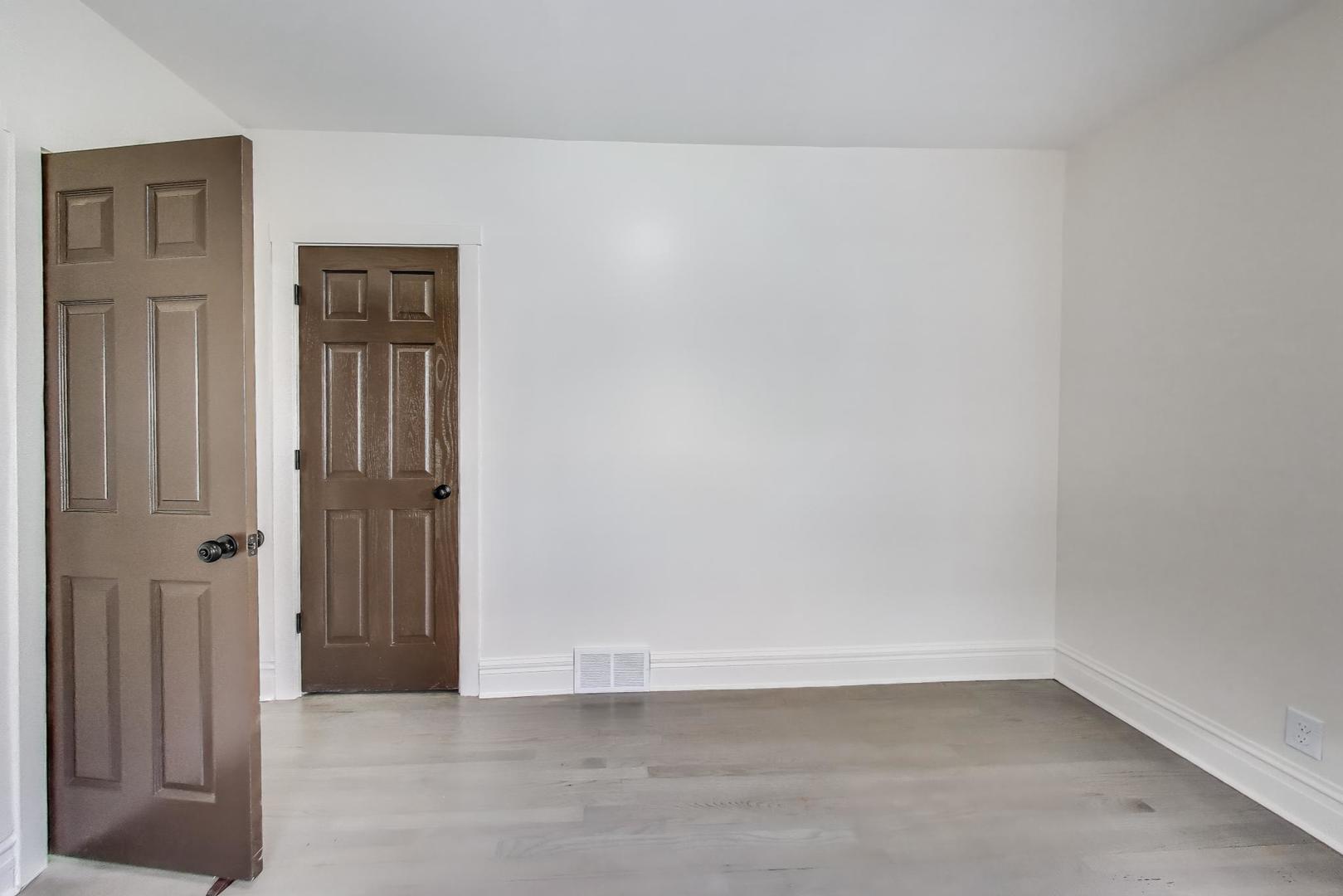 2007 S 9th Avenue, Maywood, IL 60153