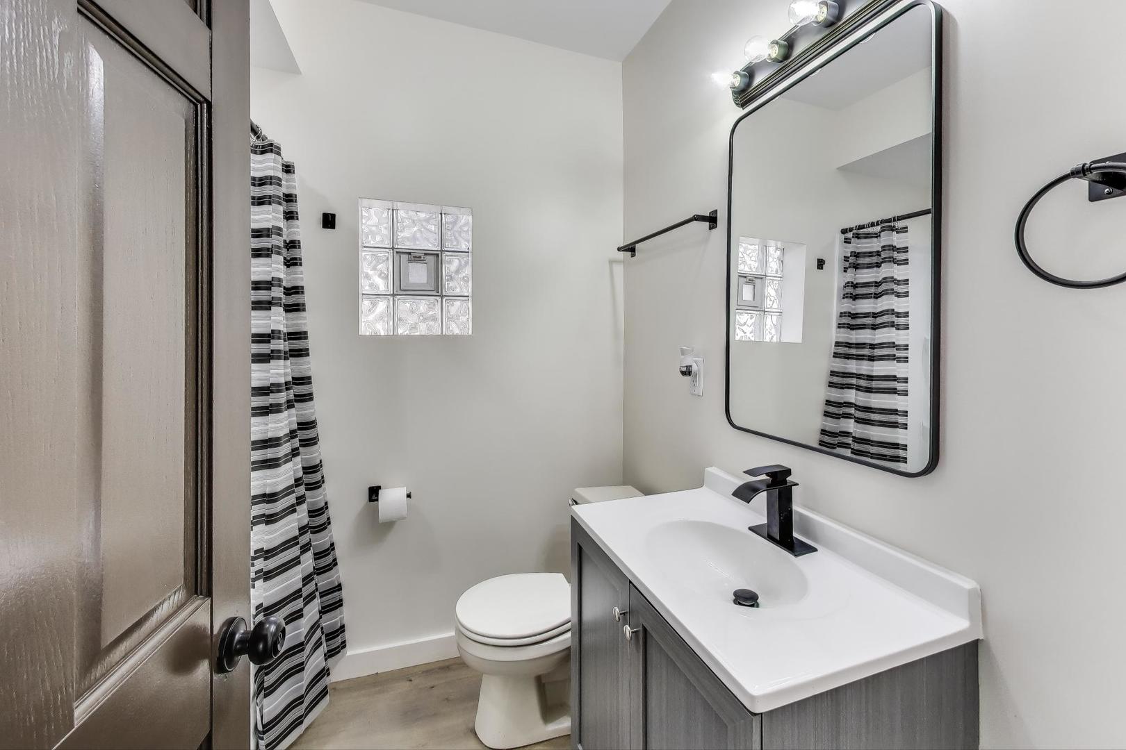 2007 S 9th Avenue, Maywood, IL 60153