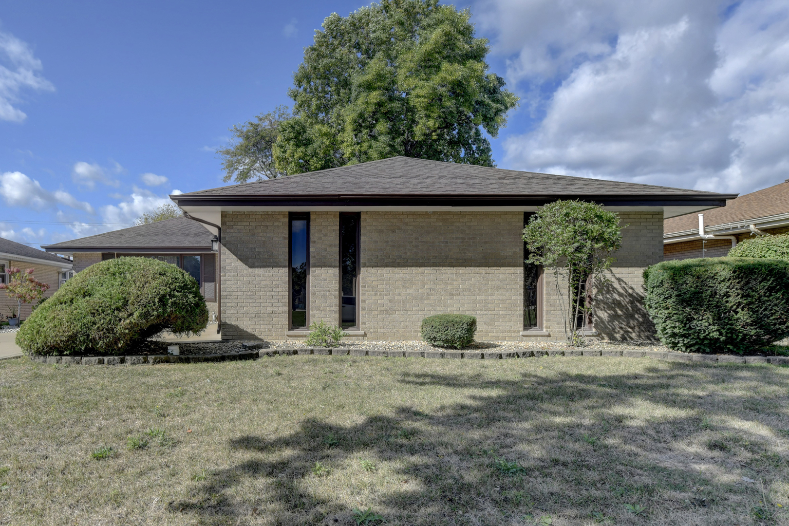 17032 University Avenue, South Holland, IL 60473