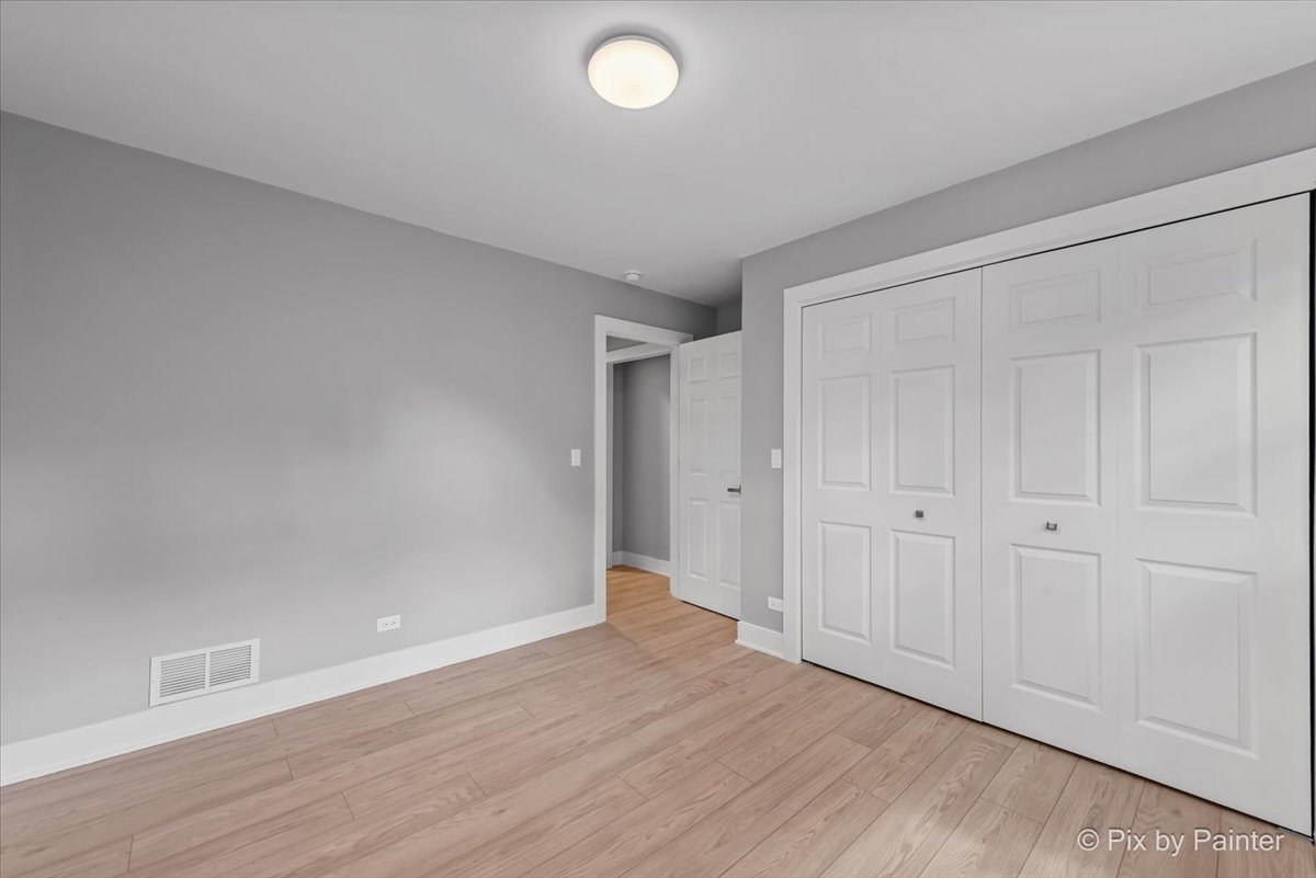 14 Lakewood Drive, Oakwood Hills, IL 60013