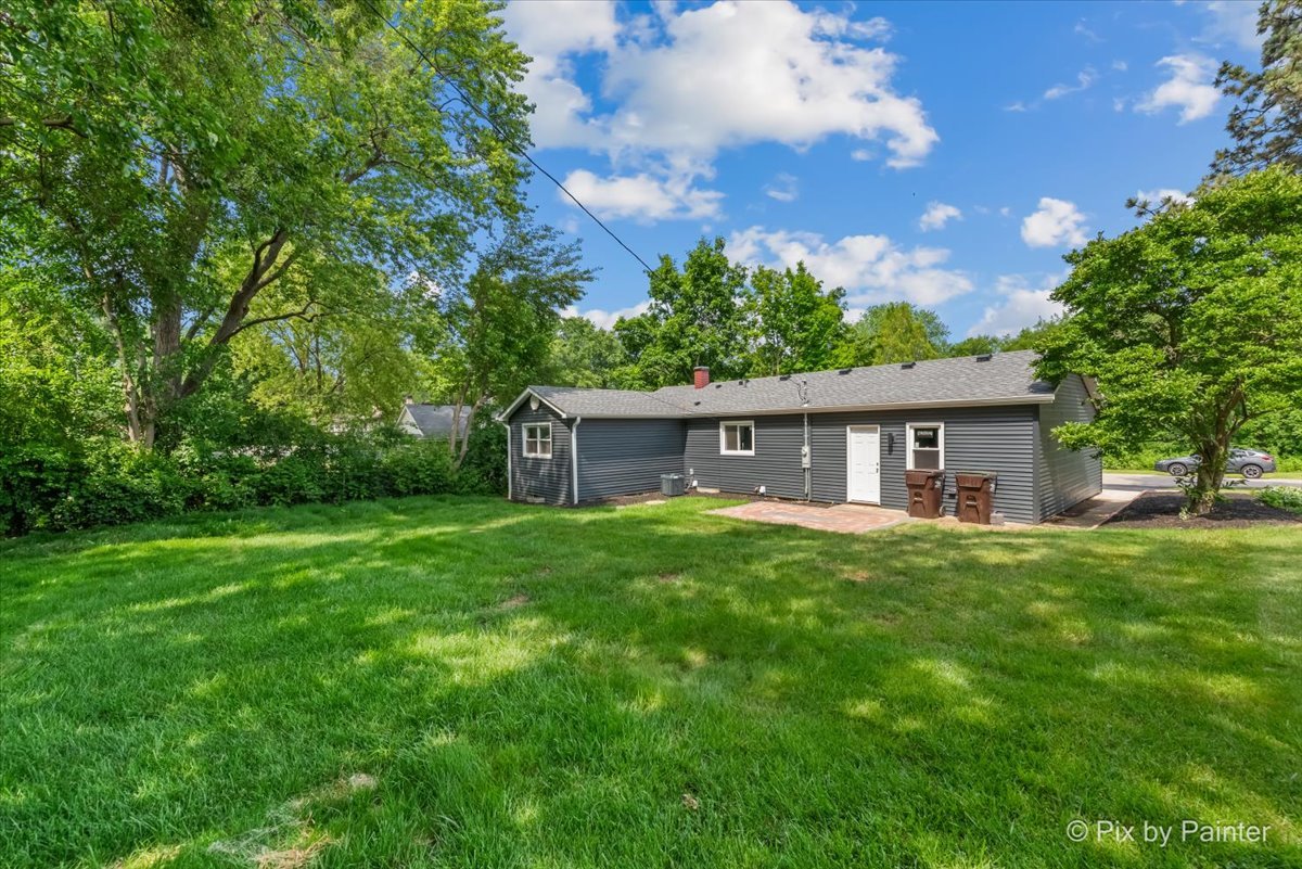 14 Lakewood Drive, Oakwood Hills, IL 60013