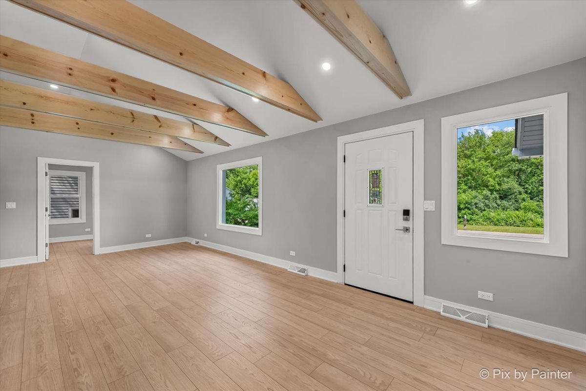 14 Lakewood Drive, Oakwood Hills, IL 60013