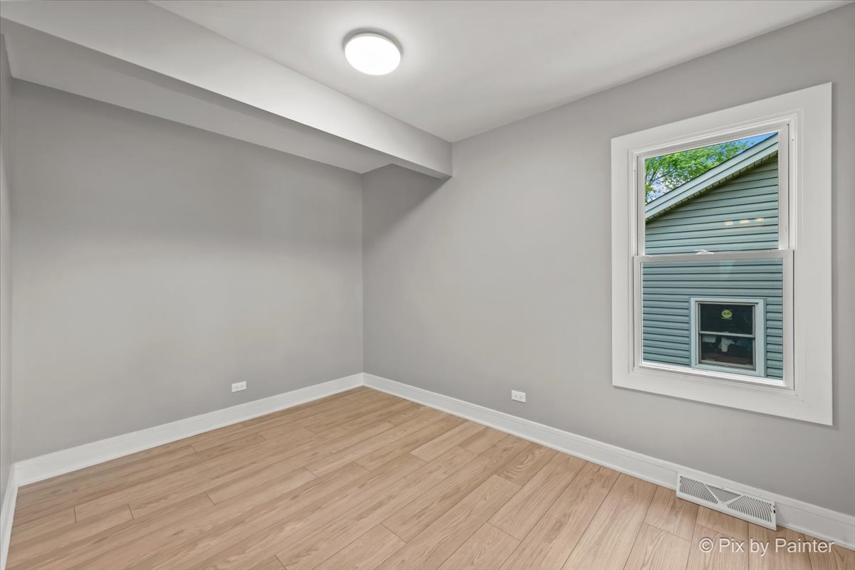 14 Lakewood Drive, Oakwood Hills, IL 60013