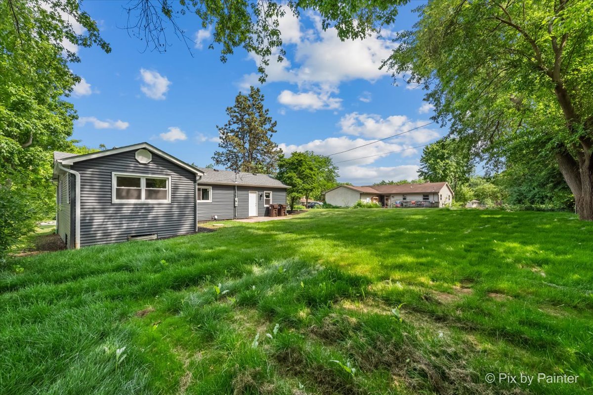 14 Lakewood Drive, Oakwood Hills, IL 60013