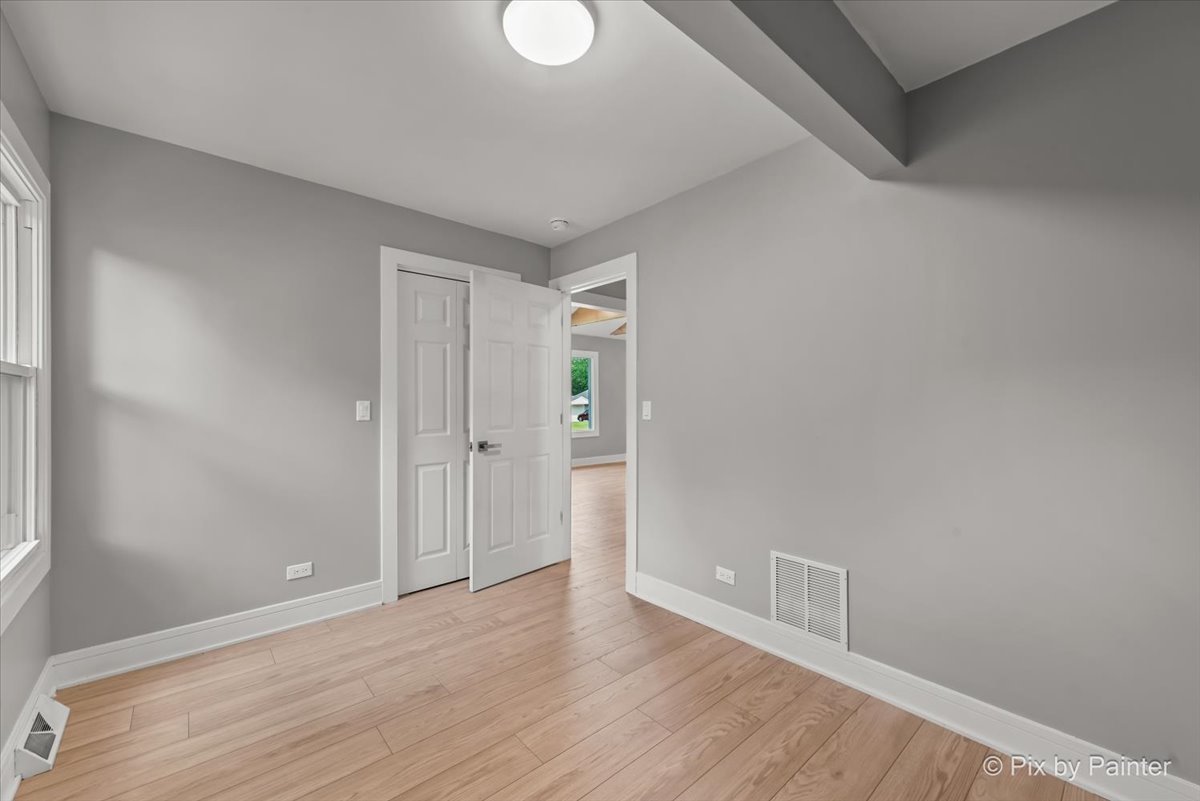 14 Lakewood Drive, Oakwood Hills, IL 60013