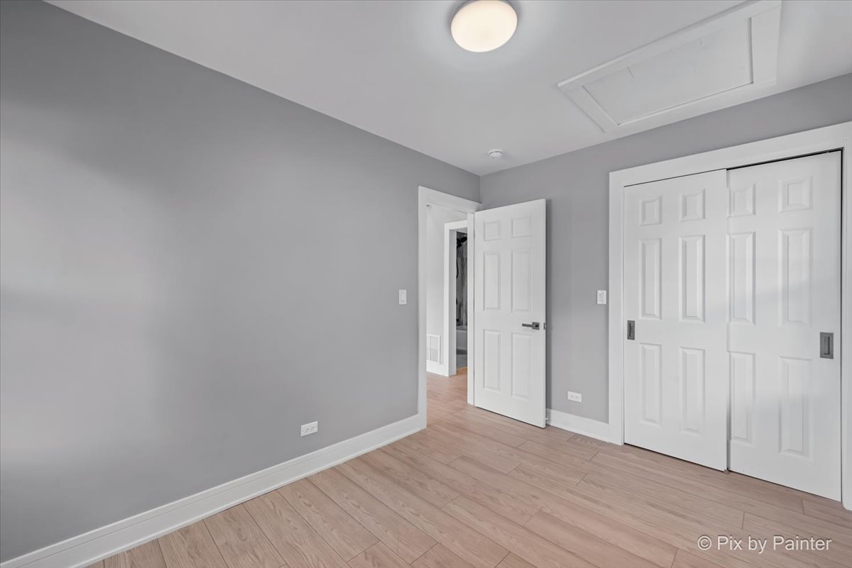 14 Lakewood Drive, Oakwood Hills, IL 60013