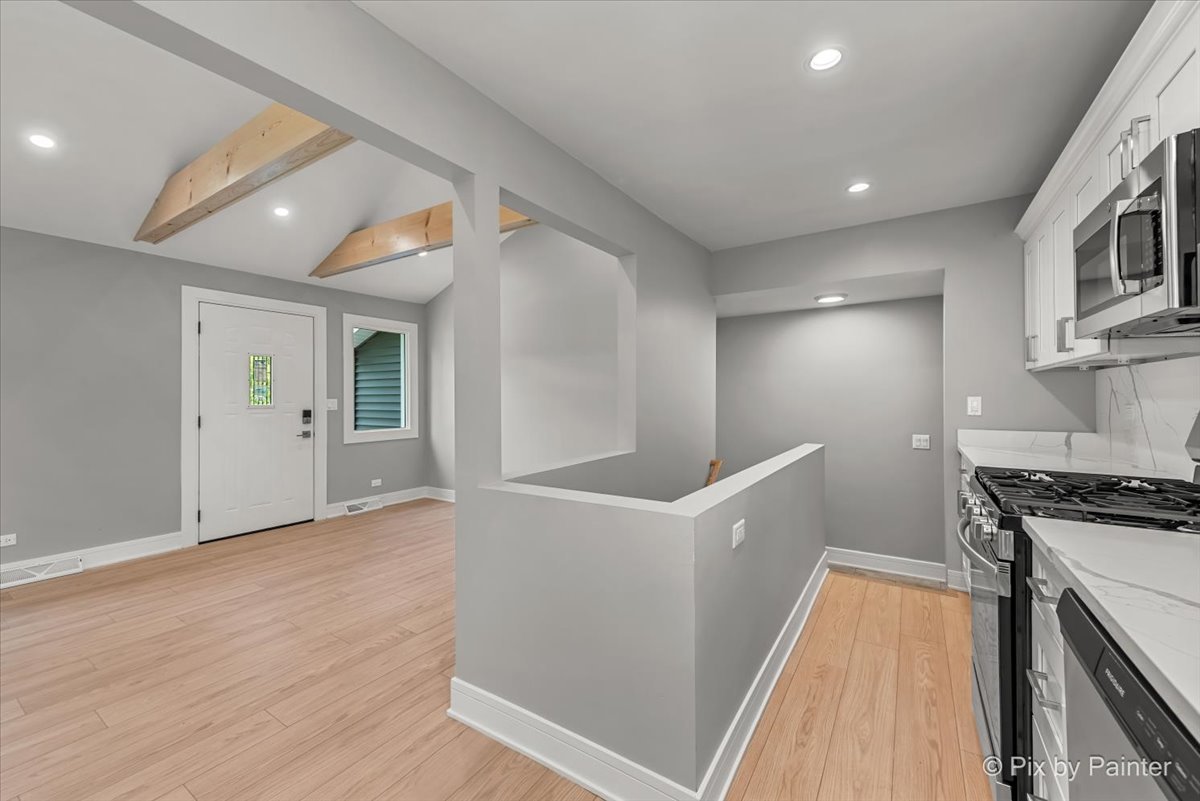 14 Lakewood Drive, Oakwood Hills, IL 60013