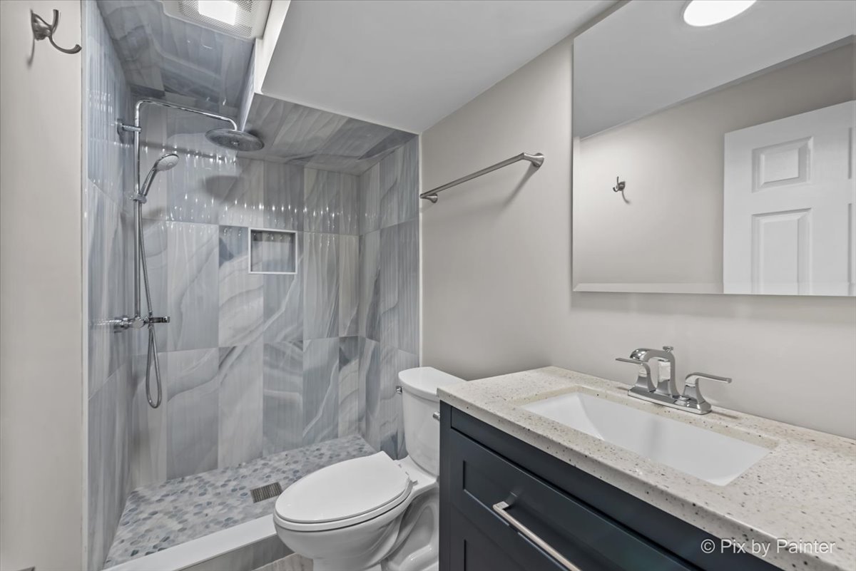 14 Lakewood Drive, Oakwood Hills, IL 60013