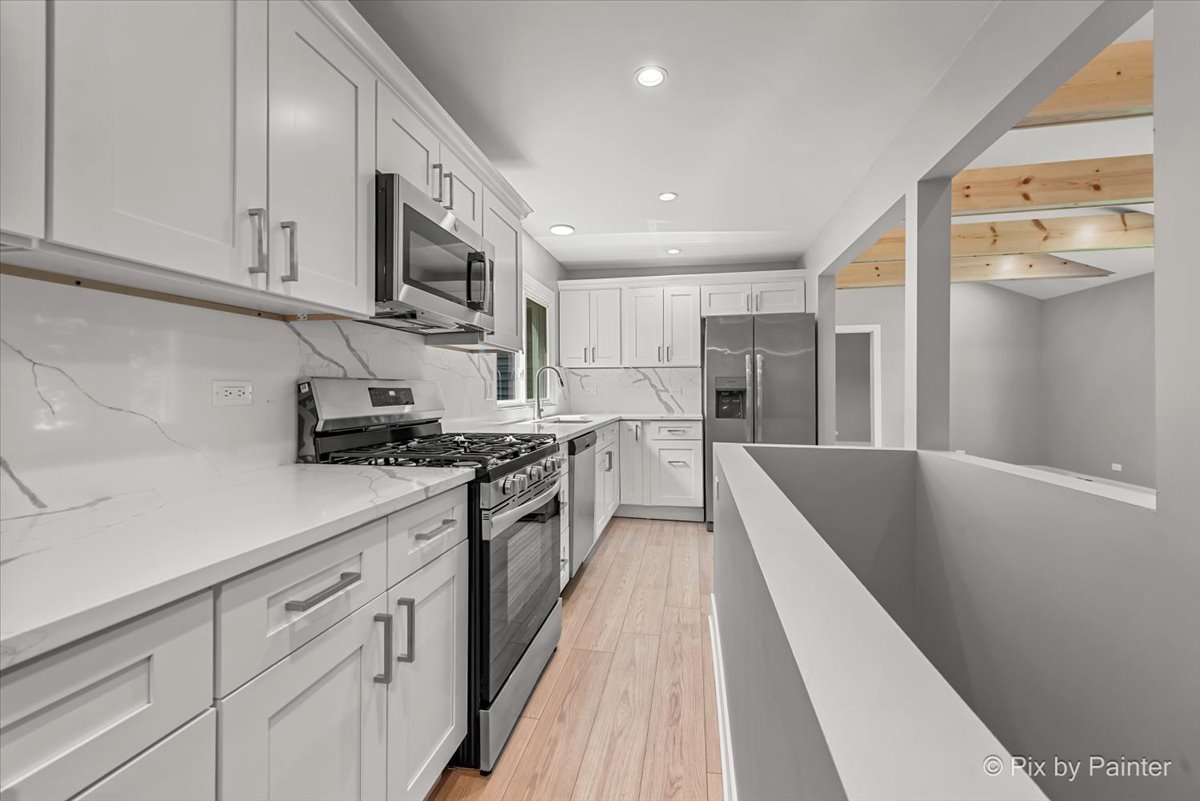 14 Lakewood Drive, Oakwood Hills, IL 60013