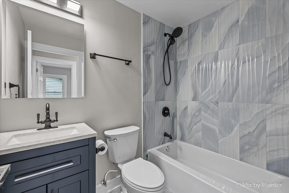 14 Lakewood Drive, Oakwood Hills, IL 60013