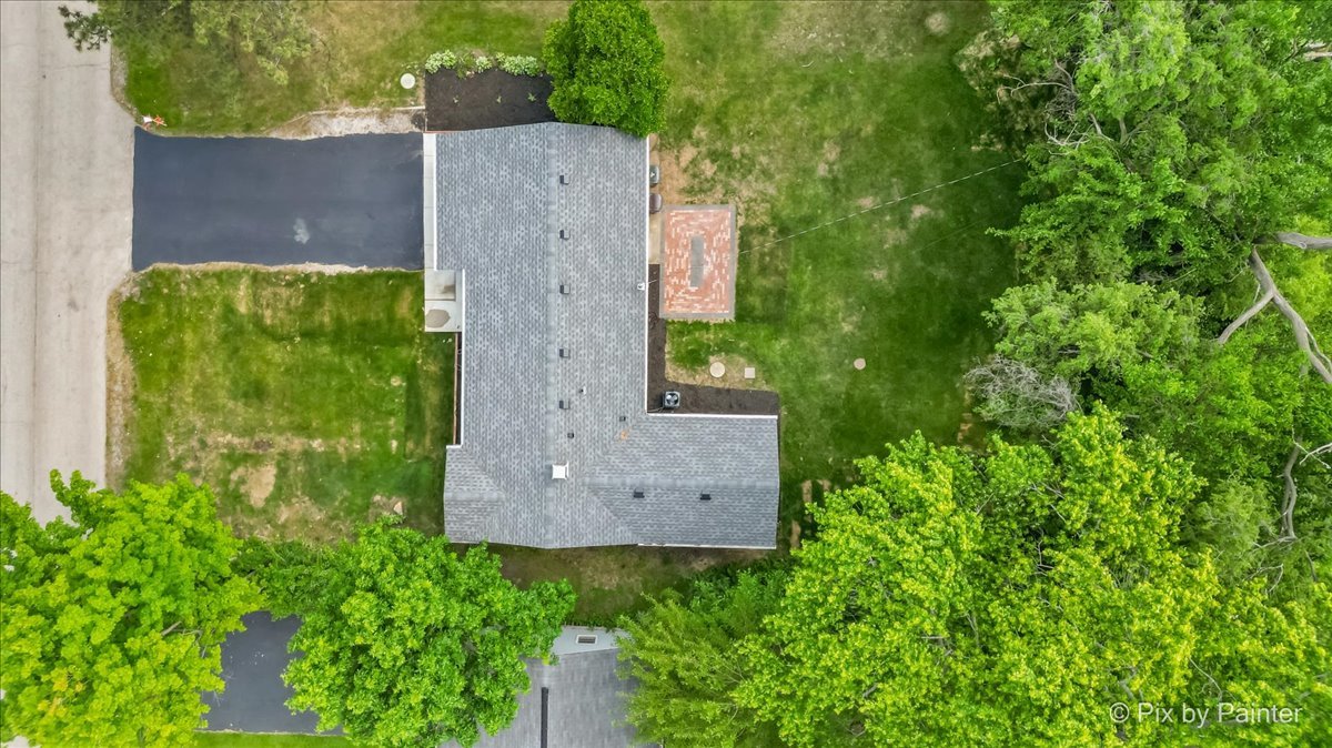 14 Lakewood Drive, Oakwood Hills, IL 60013