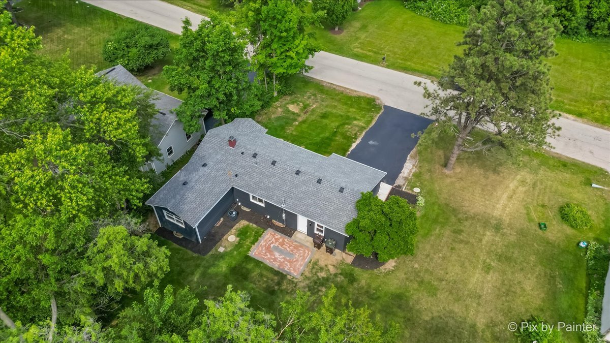 14 Lakewood Drive, Oakwood Hills, IL 60013