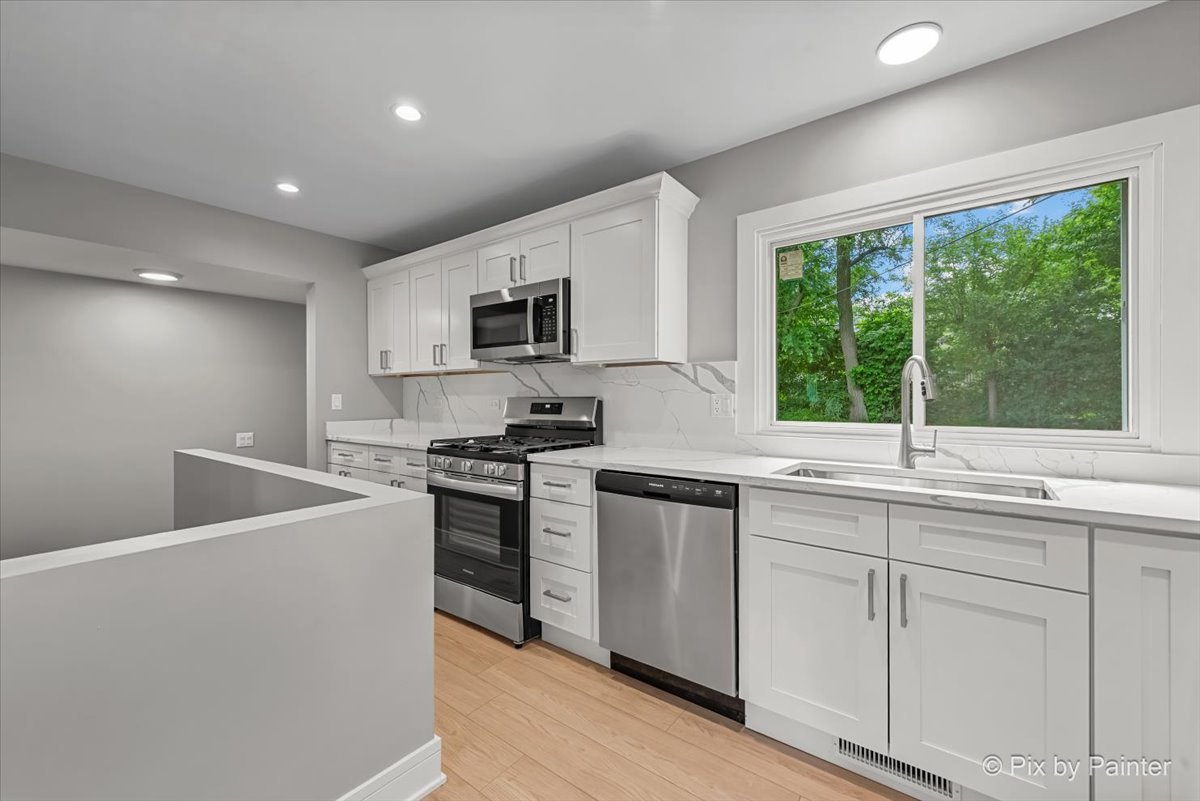 14 Lakewood Drive, Oakwood Hills, IL 60013