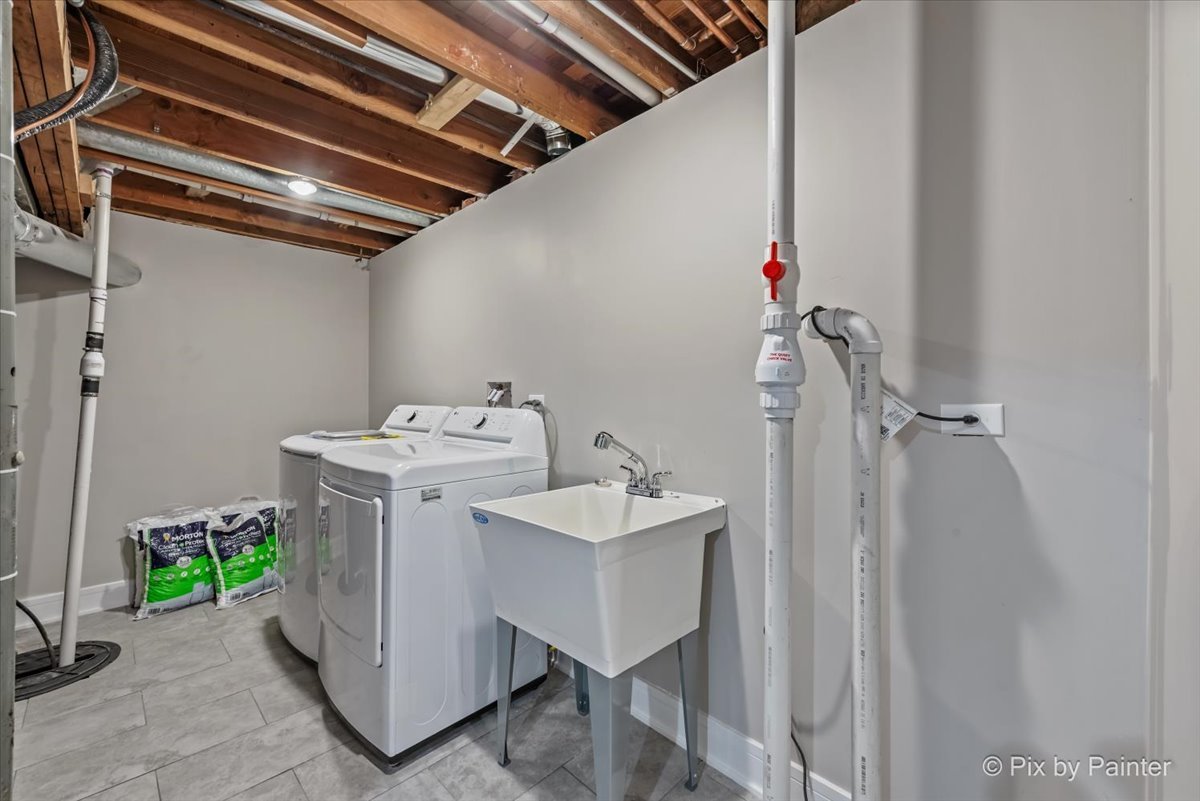 14 Lakewood Drive, Oakwood Hills, IL 60013