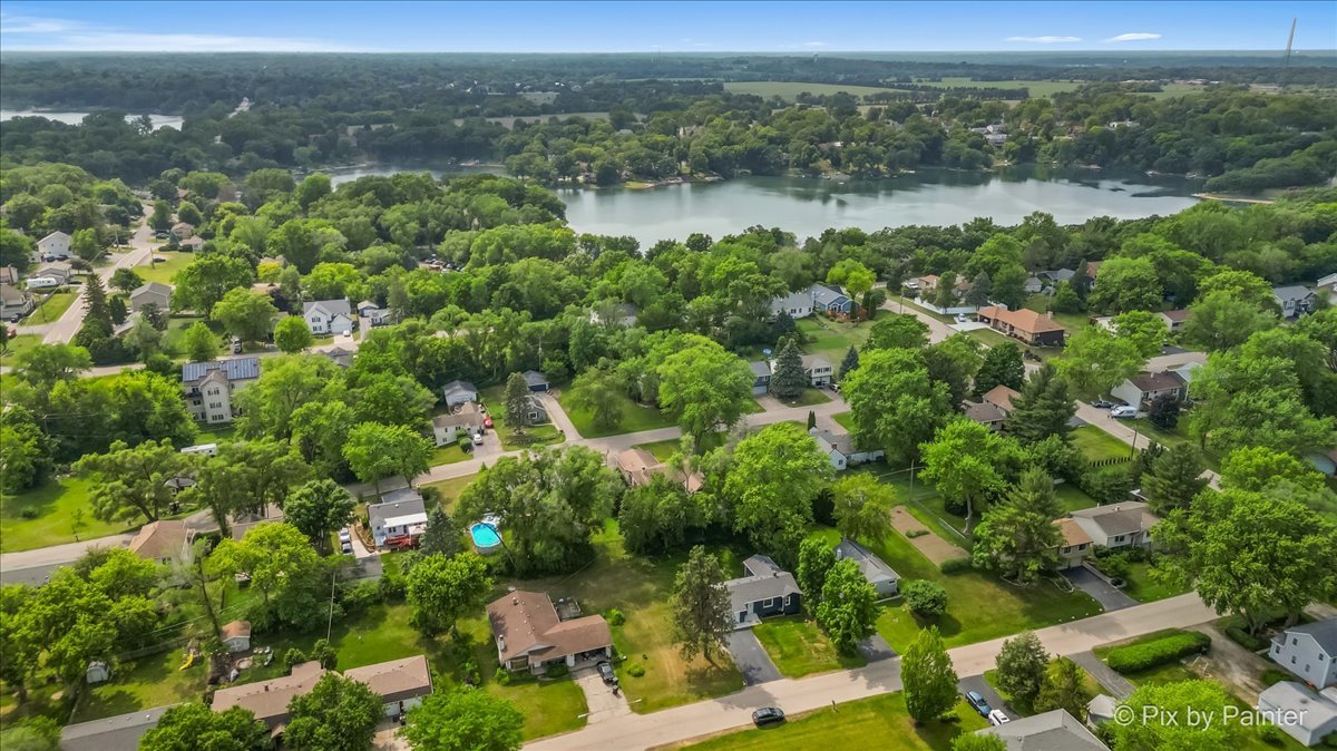 14 Lakewood Drive, Oakwood Hills, IL 60013