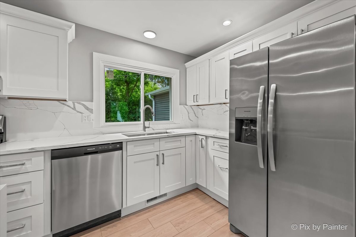 14 Lakewood Drive, Oakwood Hills, IL 60013