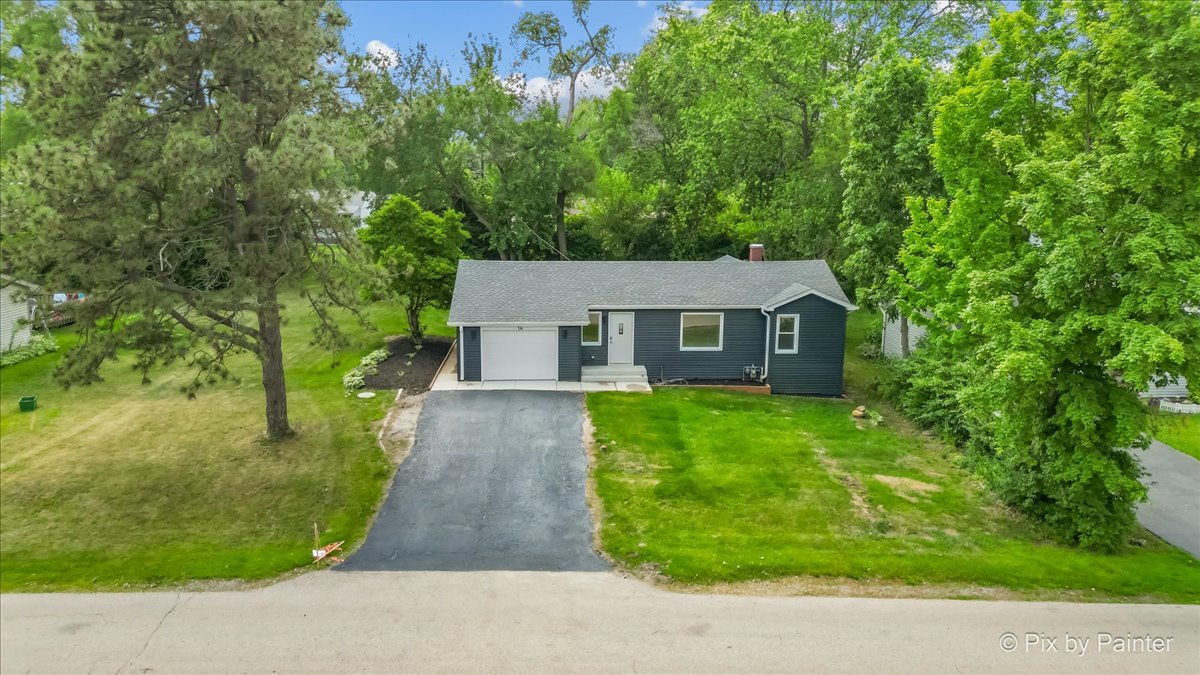 14 Lakewood Drive, Oakwood Hills, IL 60013