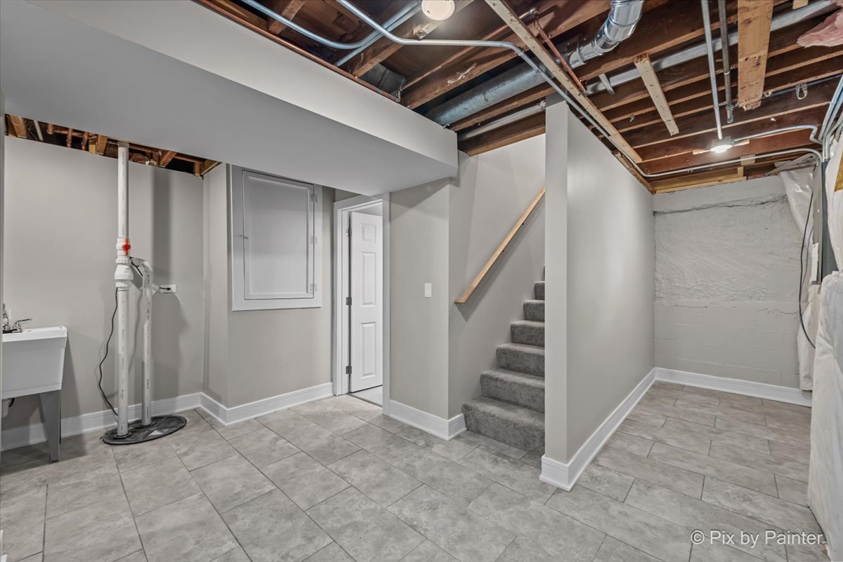 14 Lakewood Drive, Oakwood Hills, IL 60013