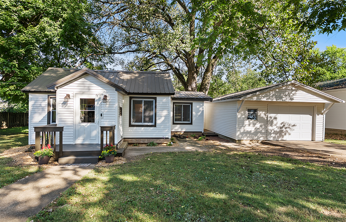 608 Douglas Street, Roanoke, IL 61561