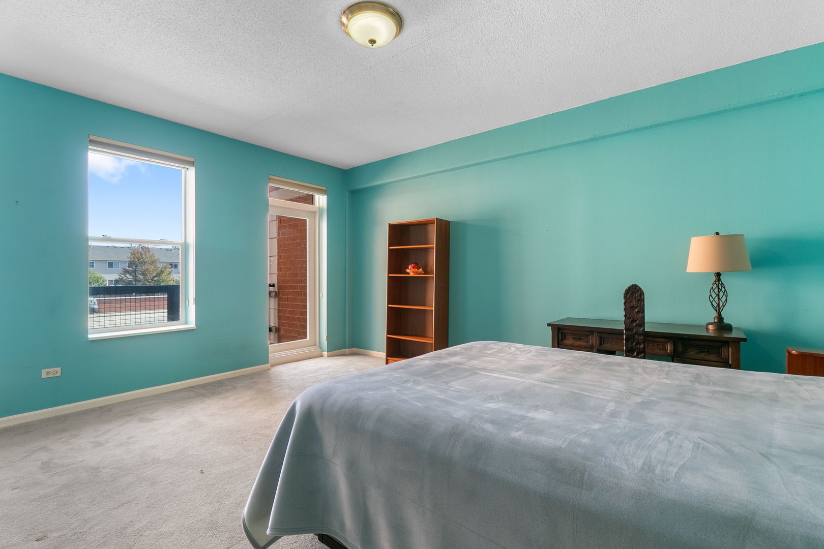 400 Village Circle #109, Willow Springs, IL 60480