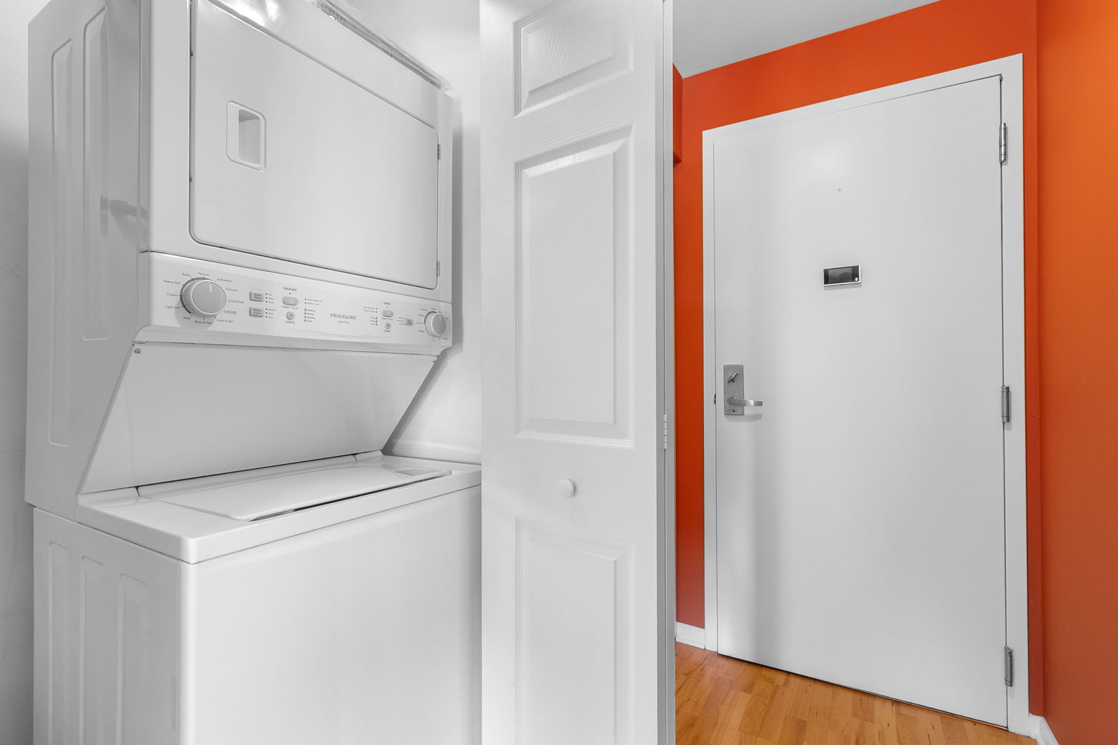 400 Village Circle #109, Willow Springs, IL 60480